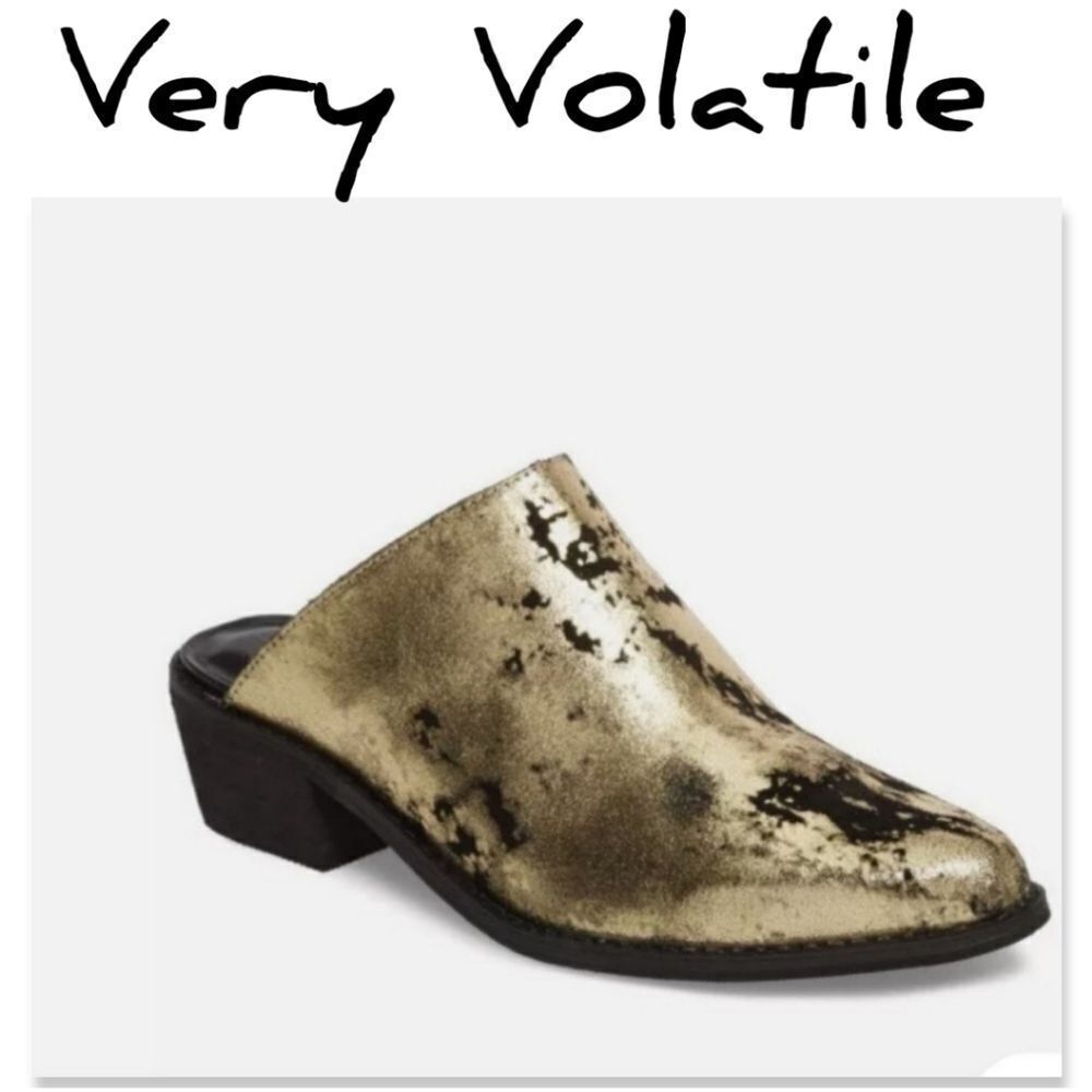 NIB Very Volatile Moonstruck Gold Slip On
